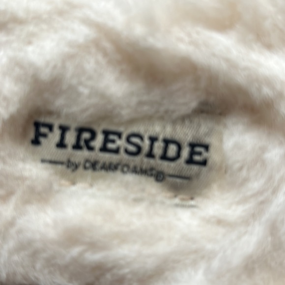 Fireside slippers size 10 good condition cream color!! - Picture 4 of 4
